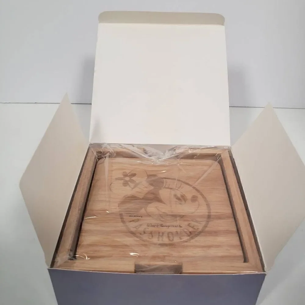 Disney Parks Pass‎ holder Chef Minnie Mouse Wood Coaster Set Drinks